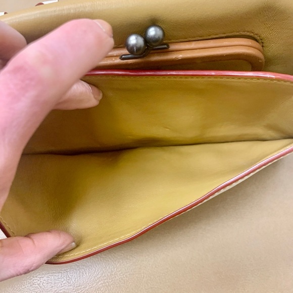 SOLD!!!!!!!!!!Coach beige dinky with links - Picture 6 of 8